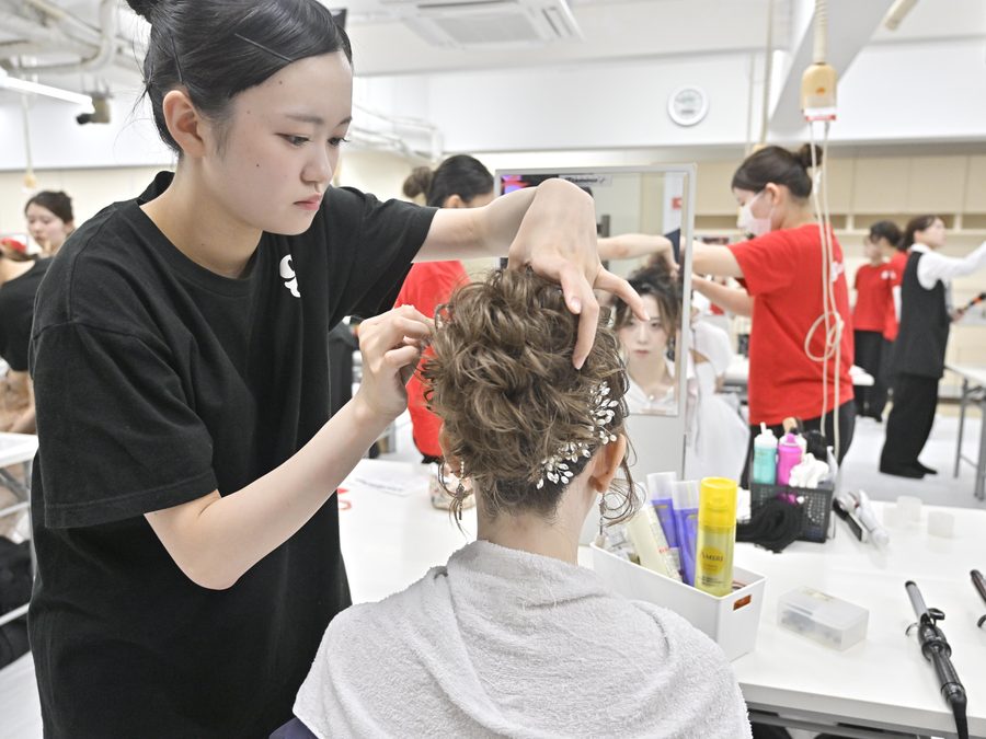 ヘアスタイリングの仕上げ